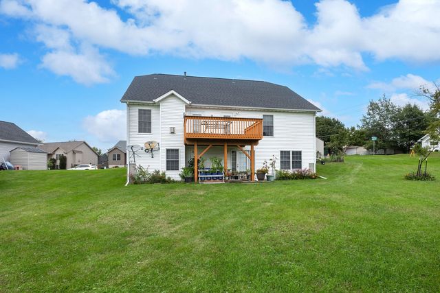 4 Hidden Valley Circle, Davenport, IA 52804