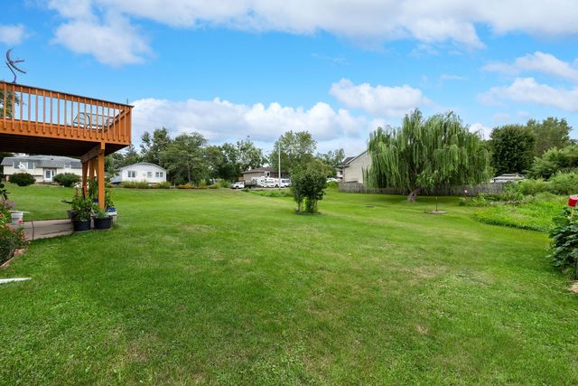 4 Hidden Valley Circle, Davenport, IA 52804