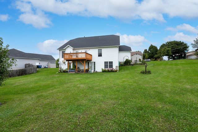 4 Hidden Valley Circle, Davenport, IA 52804