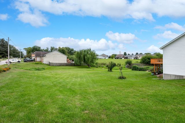 4 Hidden Valley Circle, Davenport, IA 52804