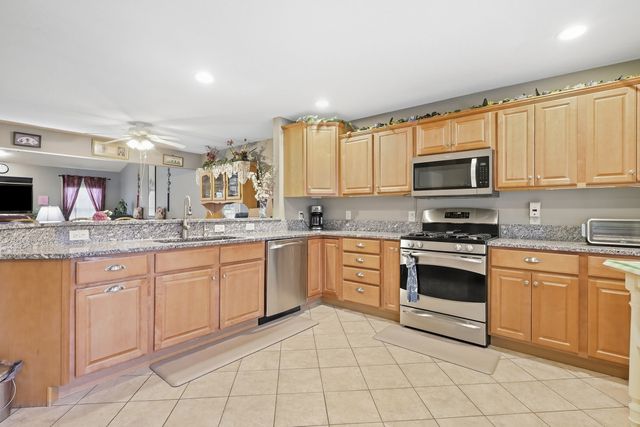 4 Hidden Valley Circle, Davenport, IA 52804