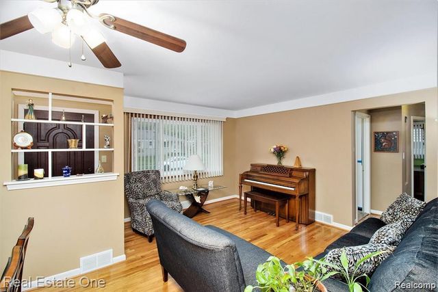 4327 Eastlawn Avenue, Wayne, MI 48184