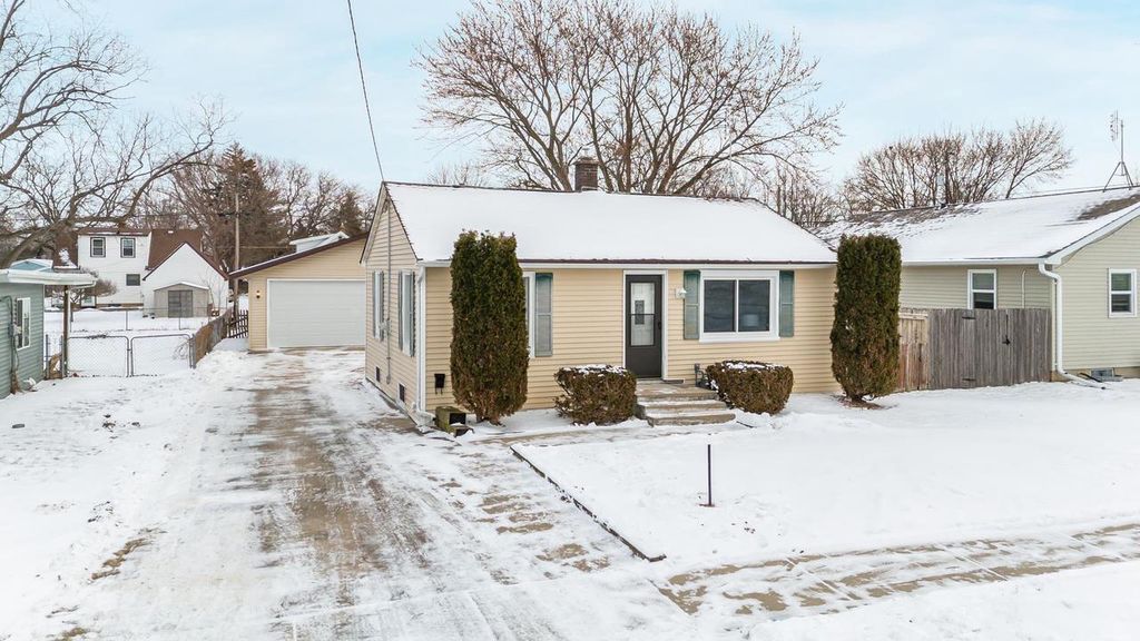 1852 MCCURDY STREET, Oshkosh, WI 54902