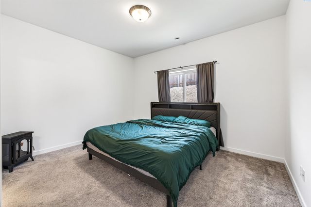 1305 12th St, Benton City, WA 99320