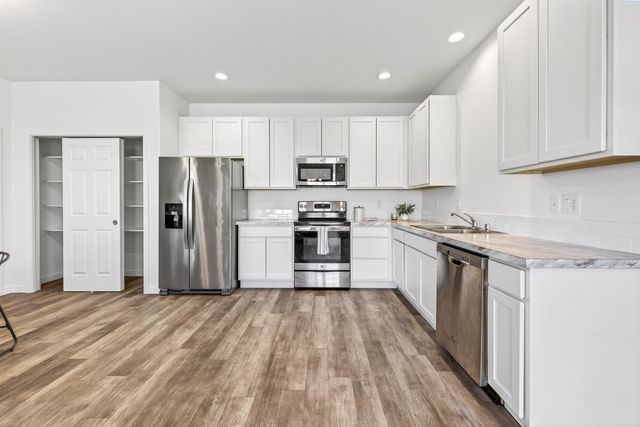 1305 12th St, Benton City, WA 99320