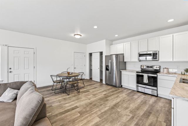 1305 12th St, Benton City, WA 99320