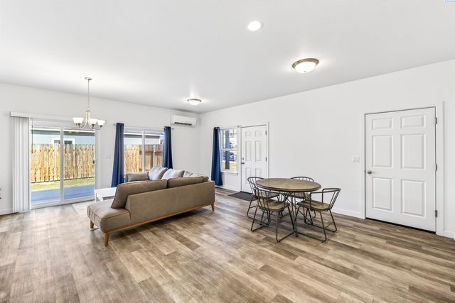 1305 12th St, Benton City, WA 99320