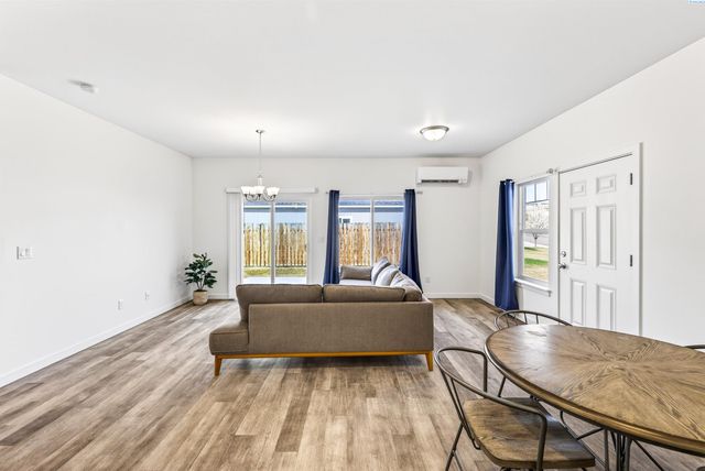 1305 12th St, Benton City, WA 99320