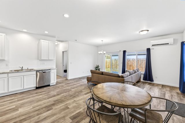 1305 12th St, Benton City, WA 99320