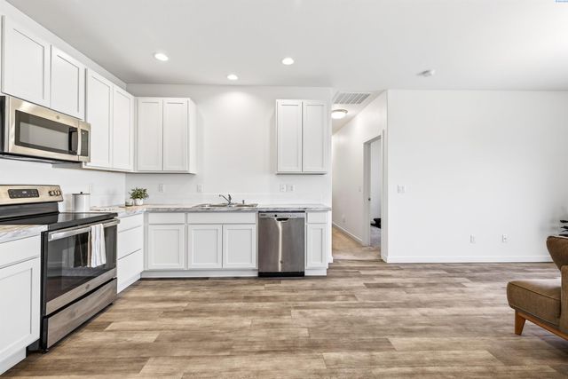 1305 12th St, Benton City, WA 99320