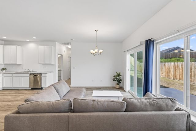 1305 12th St, Benton City, WA 99320