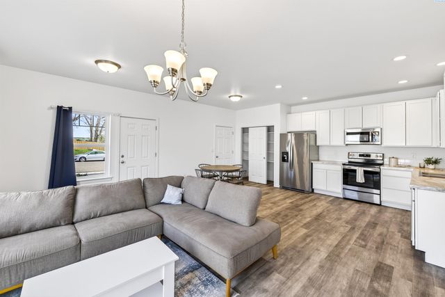 1305 12th St, Benton City, WA 99320