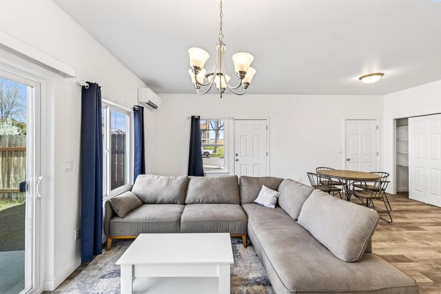 1305 12th St, Benton City, WA 99320