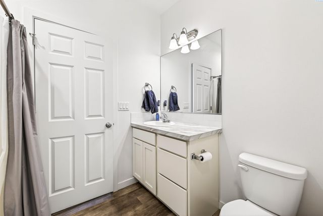 1305 12th St, Benton City, WA 99320