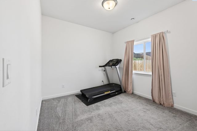 1305 12th St, Benton City, WA 99320