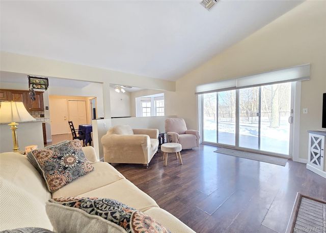 29 Pine Street, Port Jefferson, NY 11776