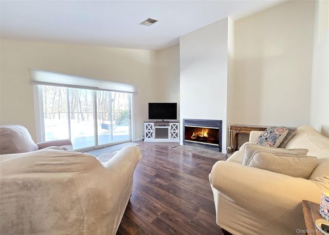 29 Pine Street, Port Jefferson, NY 11776