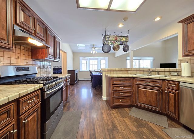 29 Pine Street, Port Jefferson, NY 11776