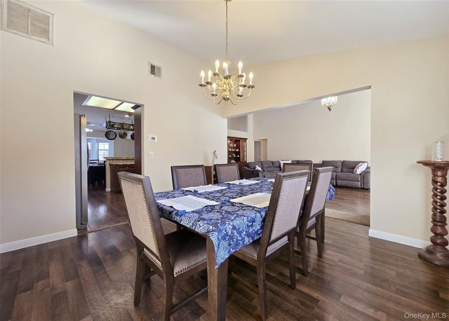 29 Pine Street, Port Jefferson, NY 11776