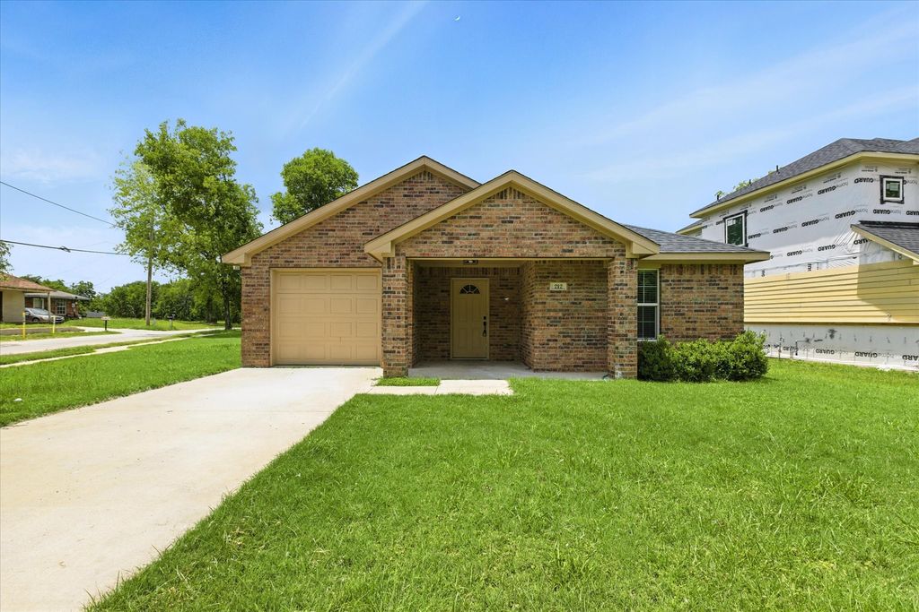 212 Mineral Wells Street, Terrell, TX 75160