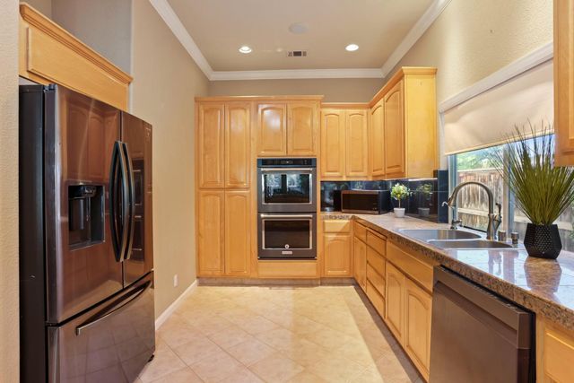 4135 Pebble Beach Dr, Stockton, CA 95219