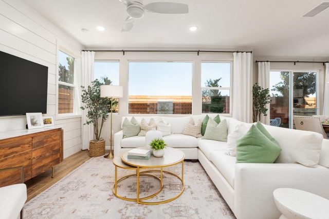 1526 Woodhill Lane, Clovis, CA 93619