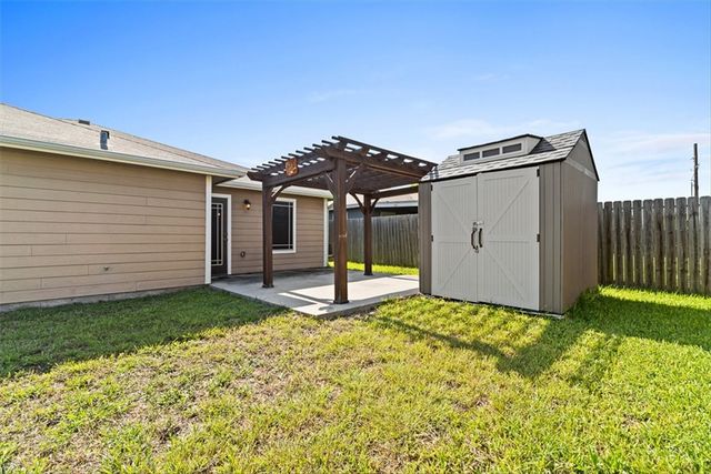 1903 Cottonwood Dr, Portland, TX 78374