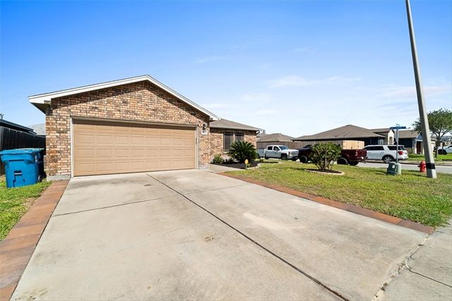 1903 Cottonwood Dr, Portland, TX 78374