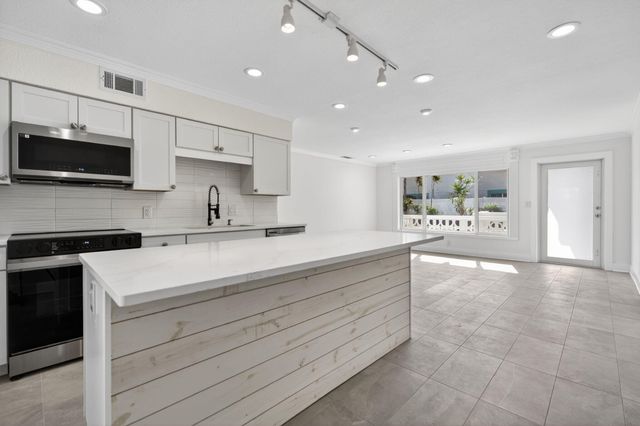 624 Southwind Circle 3, North Palm Beach, FL 33408