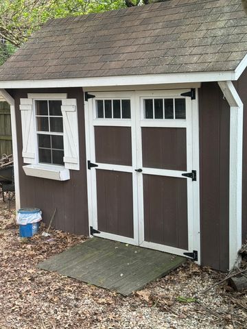 715 Leisure Lane, Greenwood, IN 46142