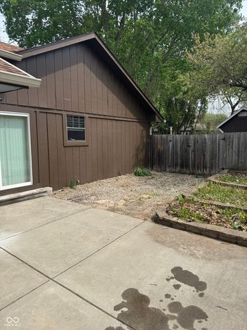 715 Leisure Lane, Greenwood, IN 46142