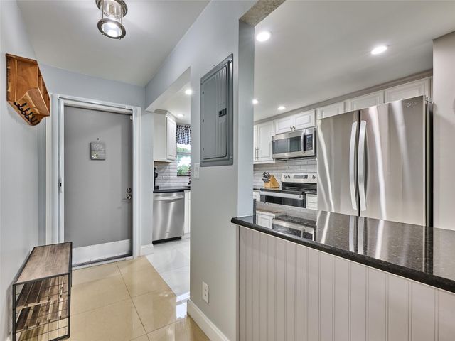 6020 NW 44th Street 401, Lauderhill, FL 33319