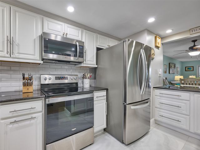 6020 NW 44th Street 401, Lauderhill, FL 33319