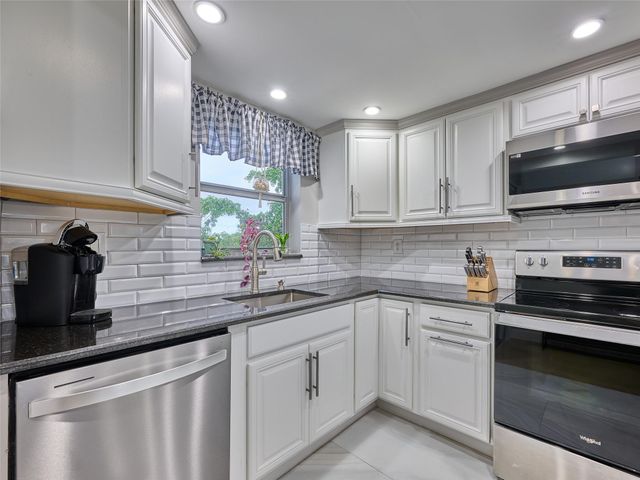 6020 NW 44th Street 401, Lauderhill, FL 33319