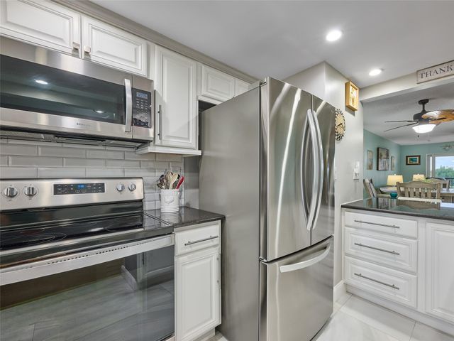 6020 NW 44th Street 401, Lauderhill, FL 33319