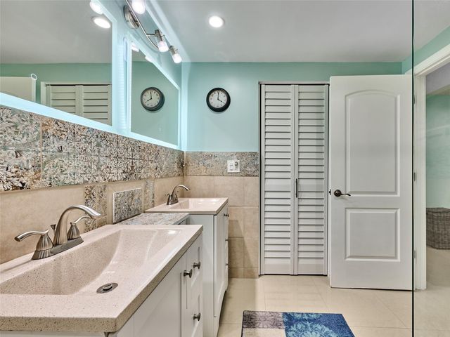 6020 NW 44th Street 401, Lauderhill, FL 33319