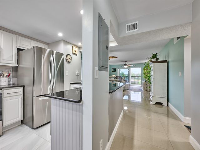 6020 NW 44th Street 401, Lauderhill, FL 33319