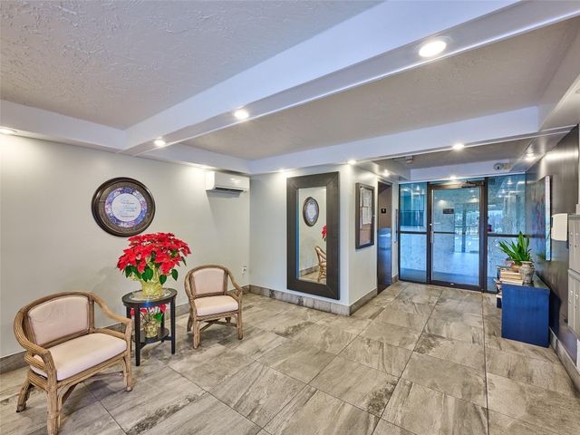 6020 NW 44th Street 401, Lauderhill, FL 33319