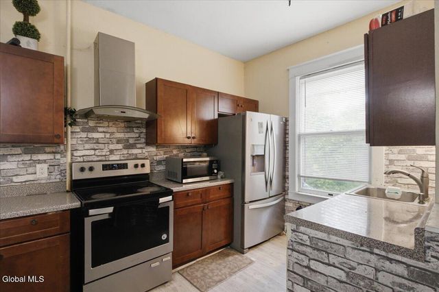3515 Rosendale Road, Niskayuna, NY 12309