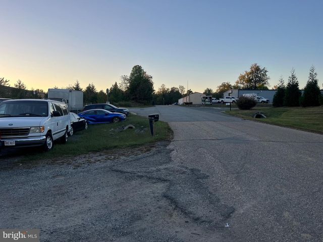 POTOMAC CREEK DR #B, Fredericksburg, VA 22405