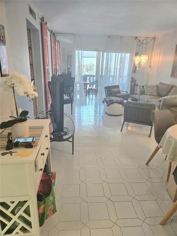 4001 Hillcrest Dr 909, Hollywood, FL 33021