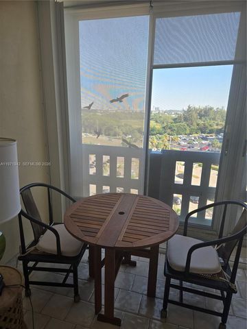 4001 Hillcrest Dr 909, Hollywood, FL 33021