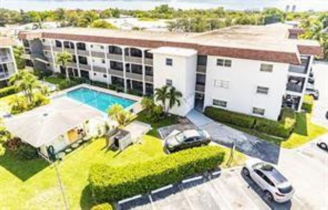 601 Pine Drive 207, Pompano Beach, FL 33060