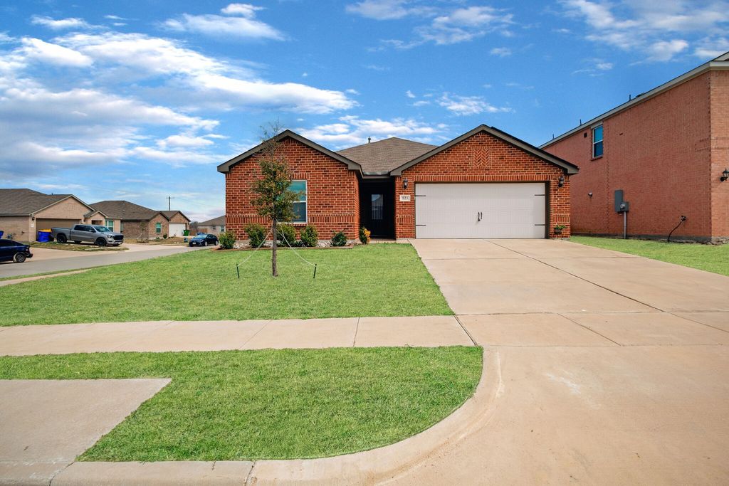 523 Bennie Leonard Street, Venus, TX 76084