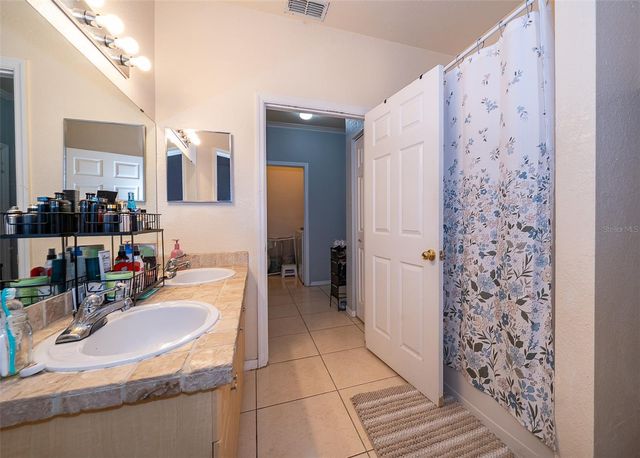 3707 CONROY ROAD 1715, Orlando, FL 32839