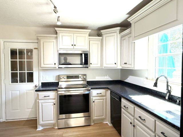 512 Riverview Dr, Franklin, TN 37064