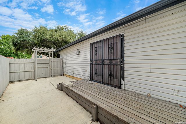 9634 CLAUDIA CIR, San Antonio, TX 78251