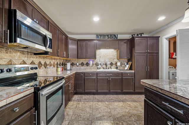 9634 CLAUDIA CIR, San Antonio, TX 78251
