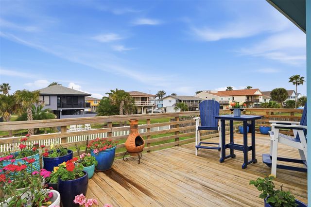 16630 Jamaica Inn Road, Jamaica Beach, TX 77554