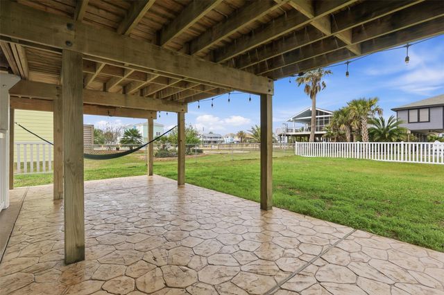 16630 Jamaica Inn Road, Jamaica Beach, TX 77554